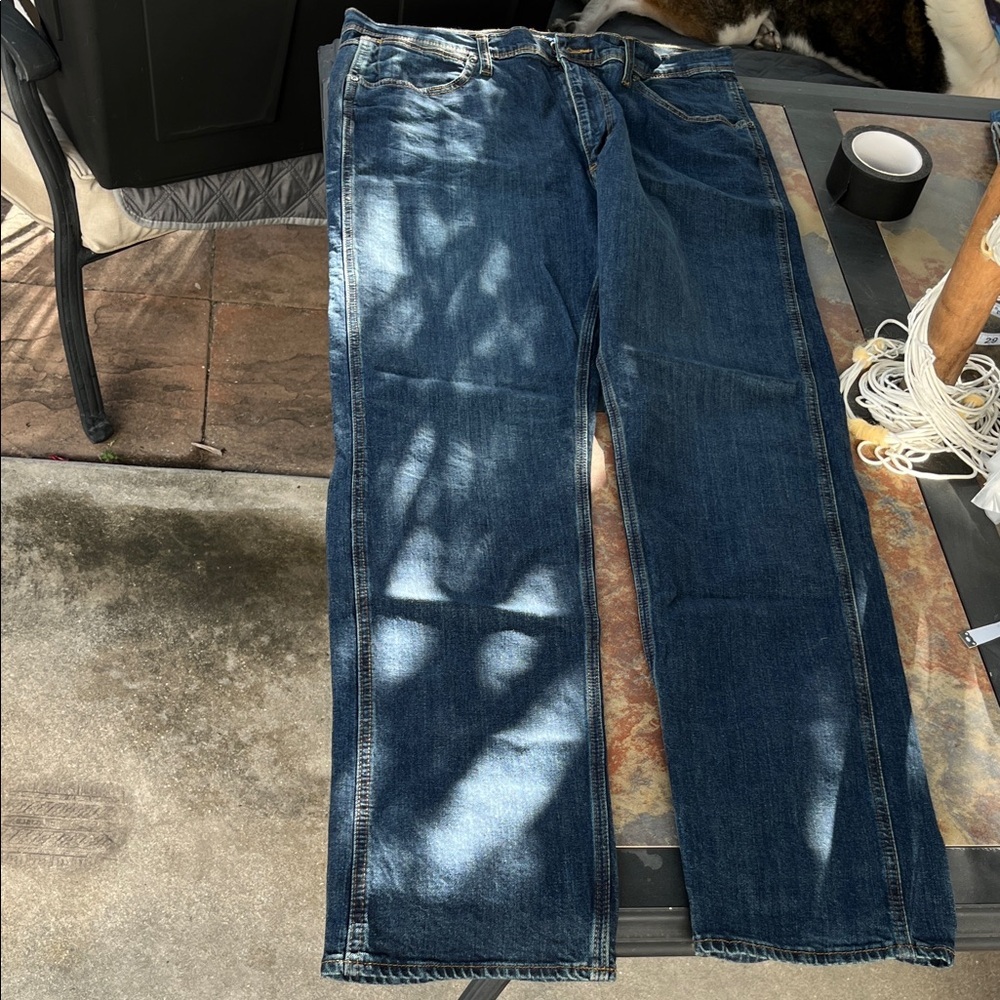 Wrangler Men's Deep Blue Relaxed Jeans new without tags. 36x34